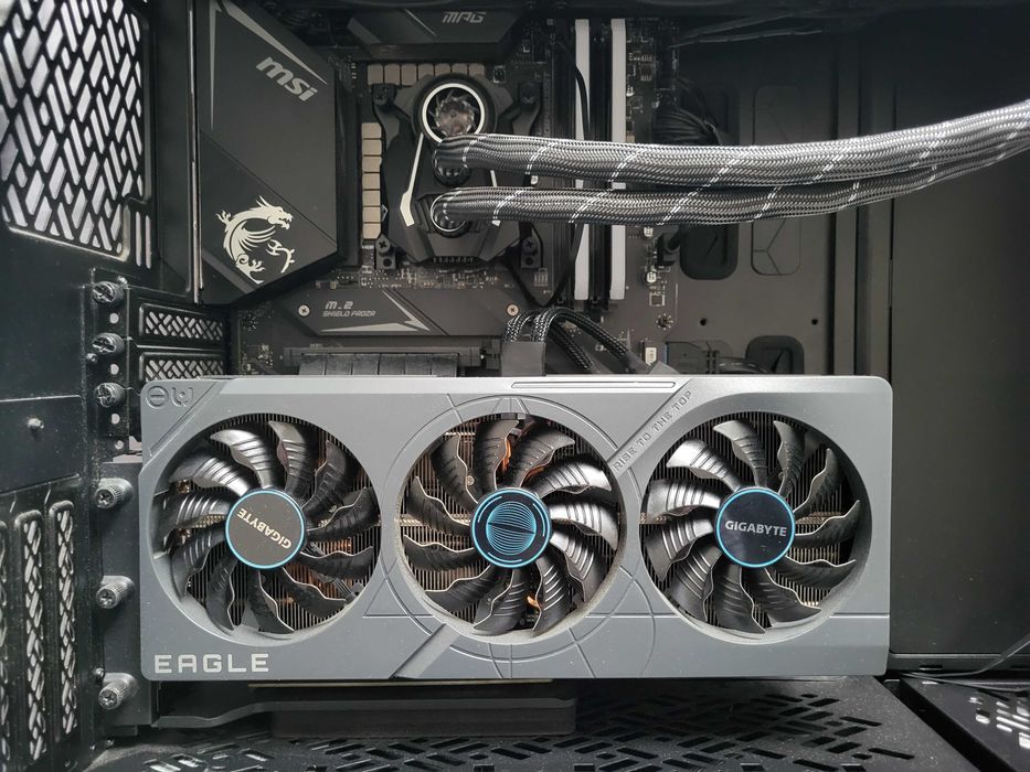 PROMOÇÃO - Placa Gráfica Gigabyte GeForce RTX 4070 Ti Eagle 12GB GDDR6X OC