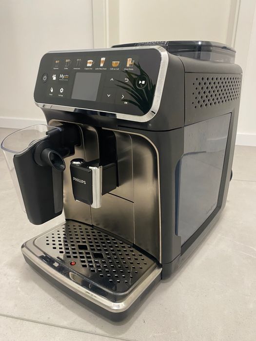 Кавоварка Philips EP5547 LatteGo