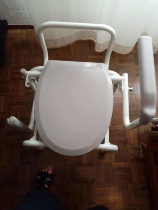 Sanita portátil -cadeira sanitária de quarto para mobilidade reduzida