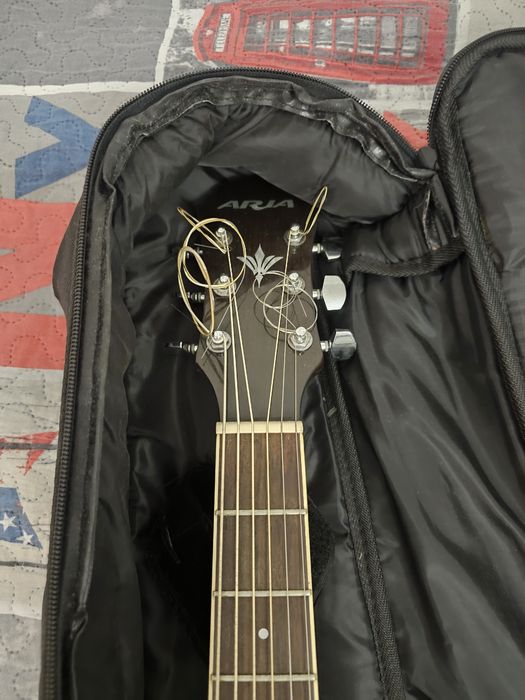 Guitarra  acoustica Aria