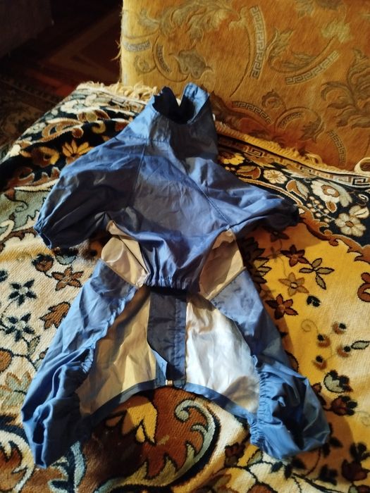 Продам плащик комбінезон на собачку