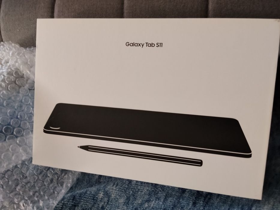 Tablet Samsung s11 z etui i szybka