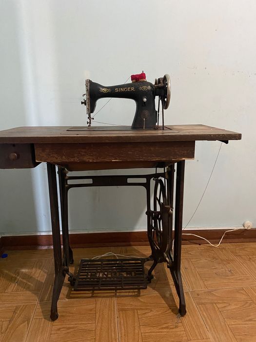 Máquina de pé Singer