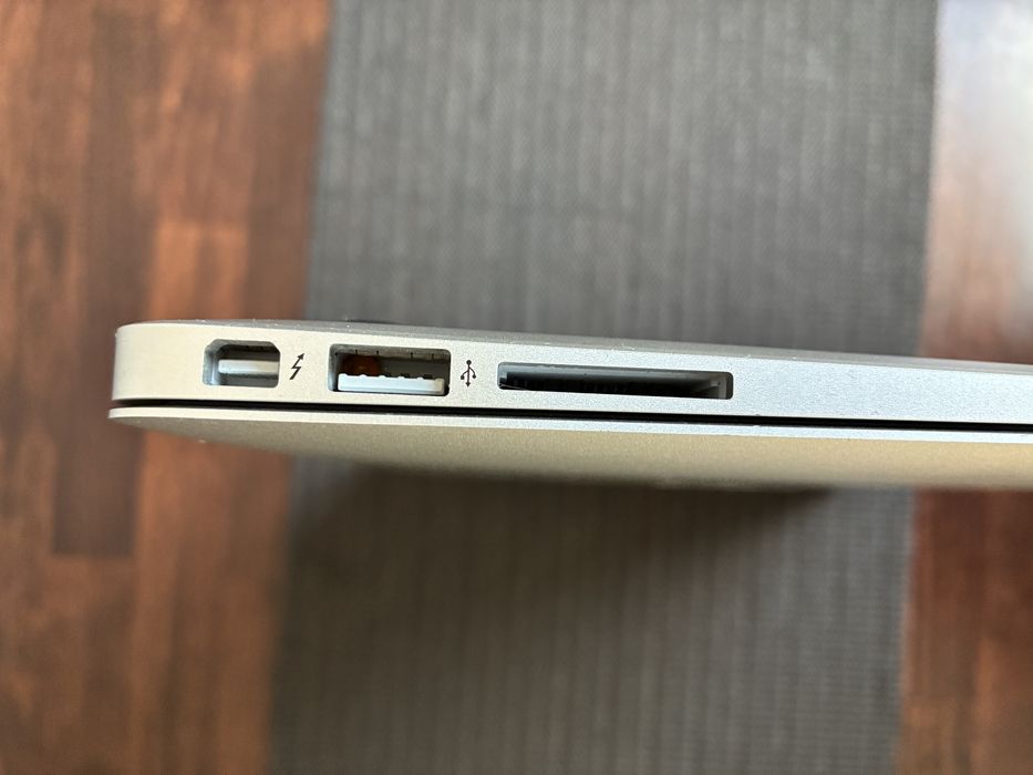 MacBook Air 2017 13 cali 8 GB i5 128 GB uzywany