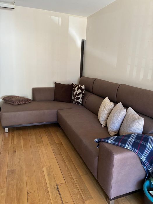 Sofá de canto com chaise-longue + mesa e 6 cadeiras
