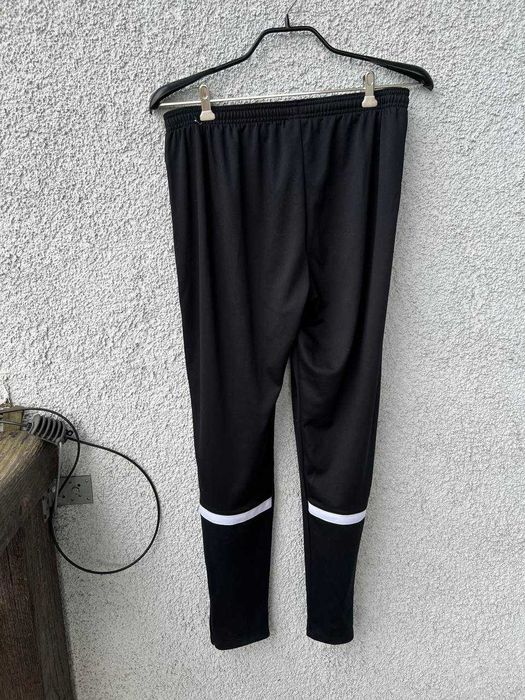 Спортивні штани Nike