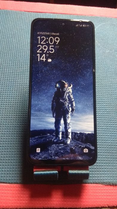 Xiaomi Redmi 12 8/256...3100грн в очень хорошем состоянии.