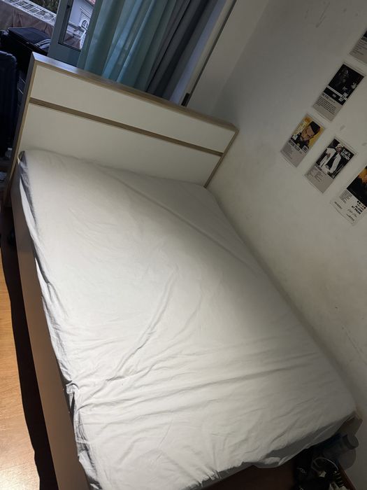 Cama com colchão, venda urgente