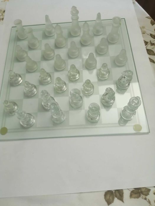 Jogo de xadrez com peças e tabuleiro em vidro, 25X25 CM