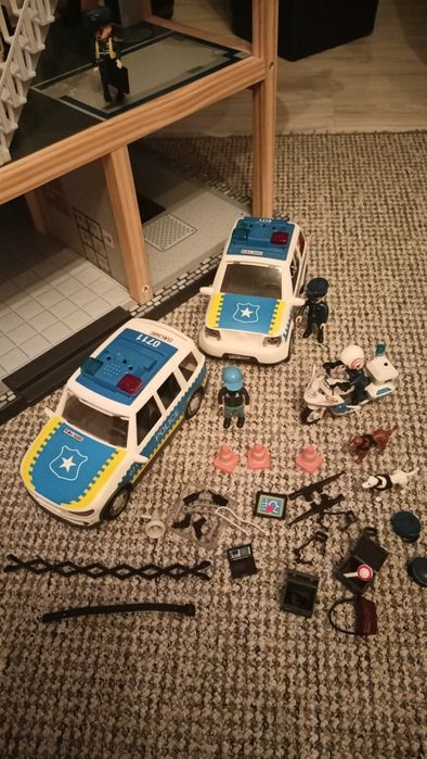 Posterunek policji, auta, motor, helikopter figurki