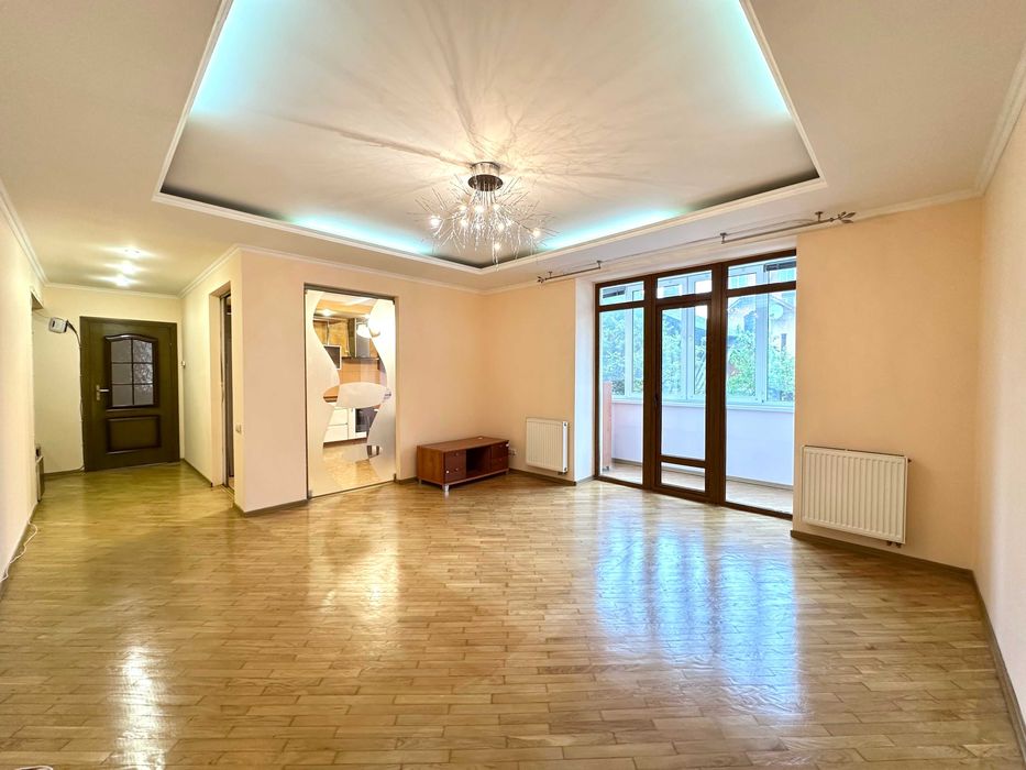 Велика 3к. квартира 99 м2 у ЦЕНТРІ з ремонтом та меблями