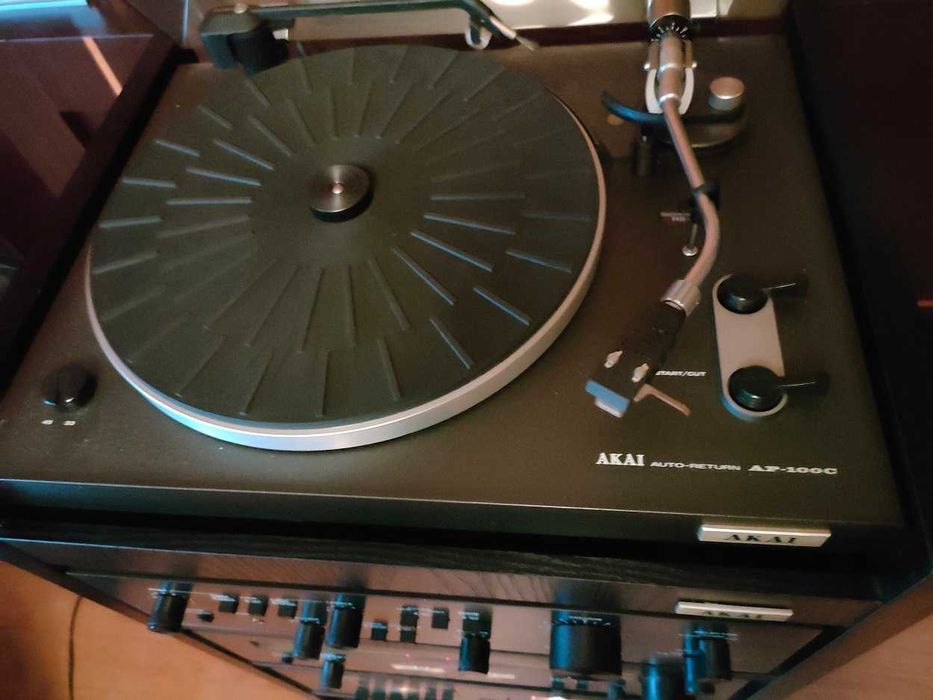 Duża wieża stereo Hi-Fi AKAI z szafką