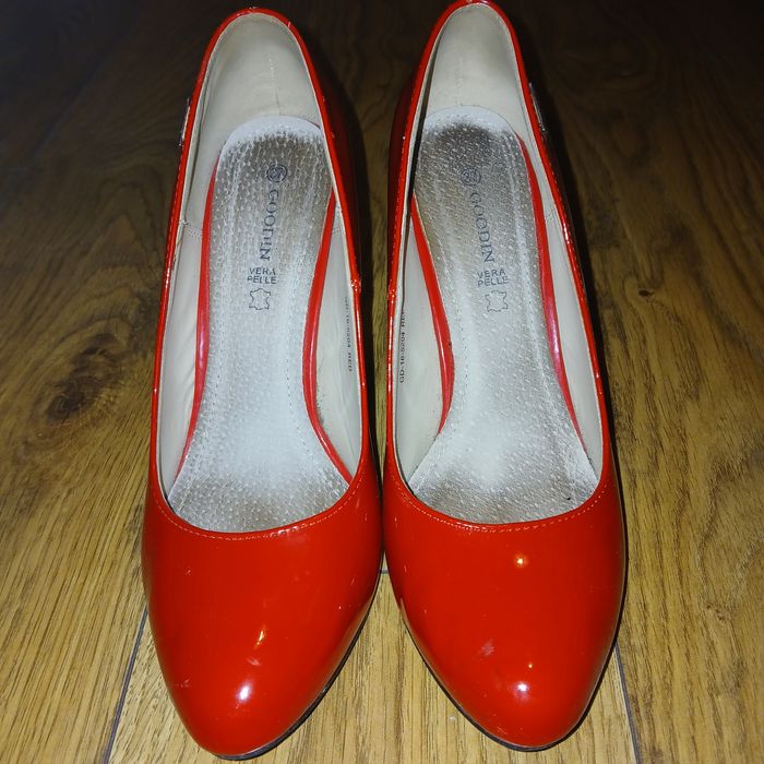 Szpilki pantofle 37 lakierowane