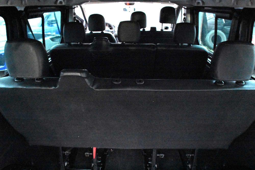 Renault Trafic 3 2017 - wnętrze fotele podsufitka tapicerka wykładzina