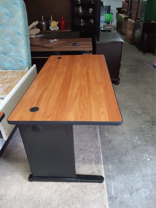 Mesa em madeira de escritorio