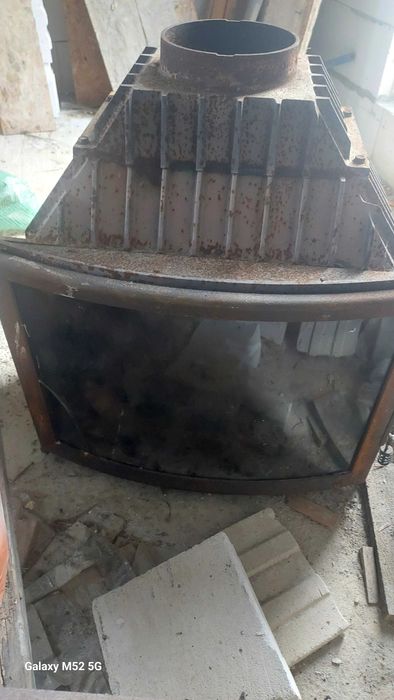 Mały kominek żeliwny