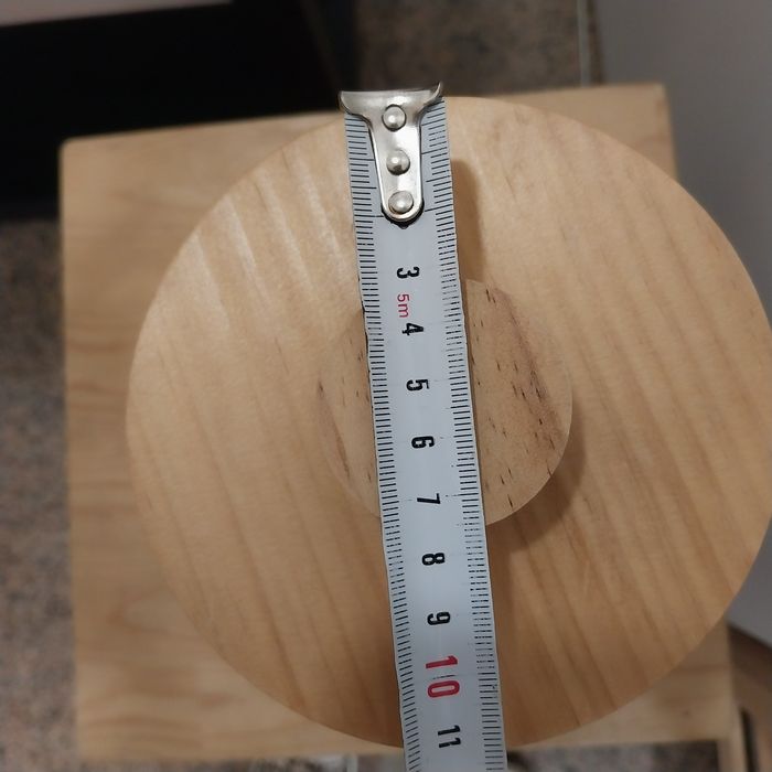 Frasco de vidro com tampa em madeira