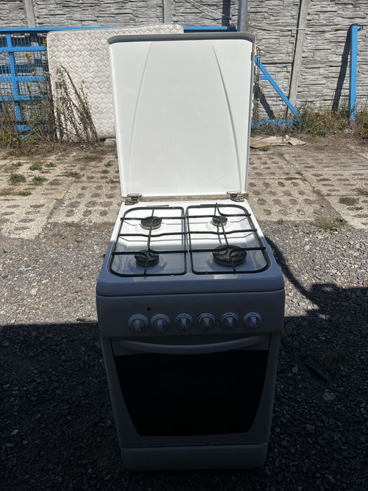 Kuchenka gazowa z piakarnikirm elektrycznym
