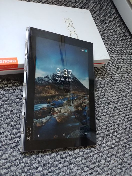 Дорогой шикарный Lenovo YOGA BOOK планшет ноутбук можно на подарок