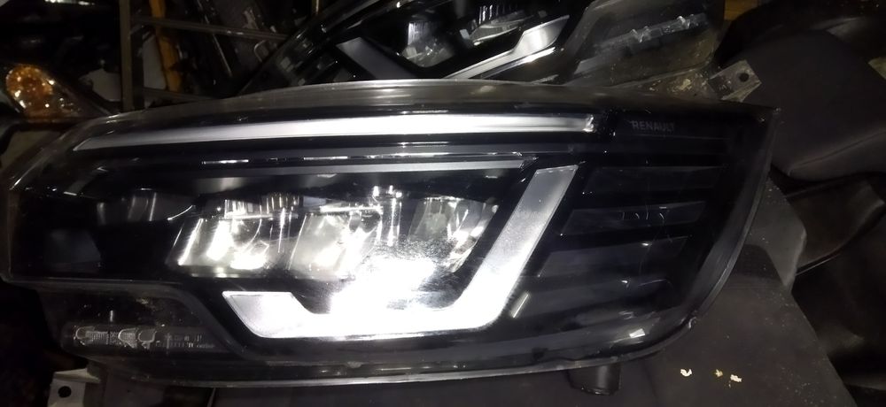 farol Renault trafic 4