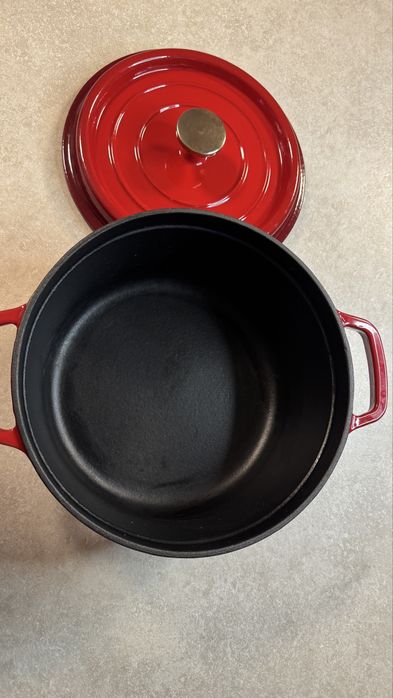 Чавунна каструля 4,6 л, 26 см, зовні емаль, для духовки і плити