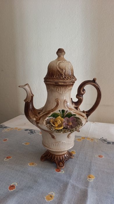 Jarra cerâmica com tampa