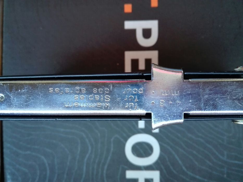 Agrafador novo com agrafes