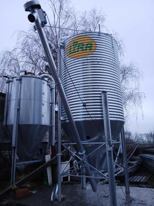 Przenośnik ślimakowy Żmijka 140 pod silosy paszowe sypiące w paszowóz
