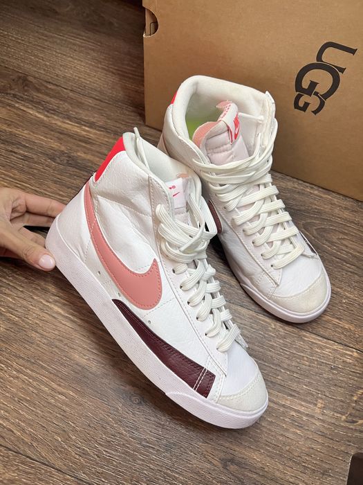 Жіночі кррсівки