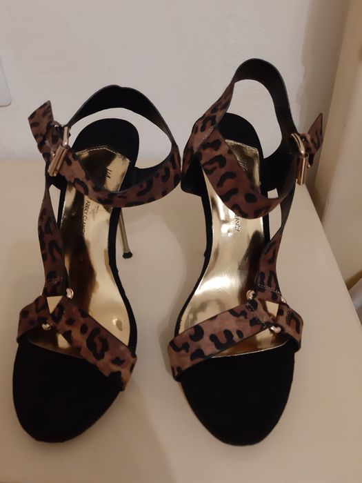 Босоніжки від Abbey Clancy