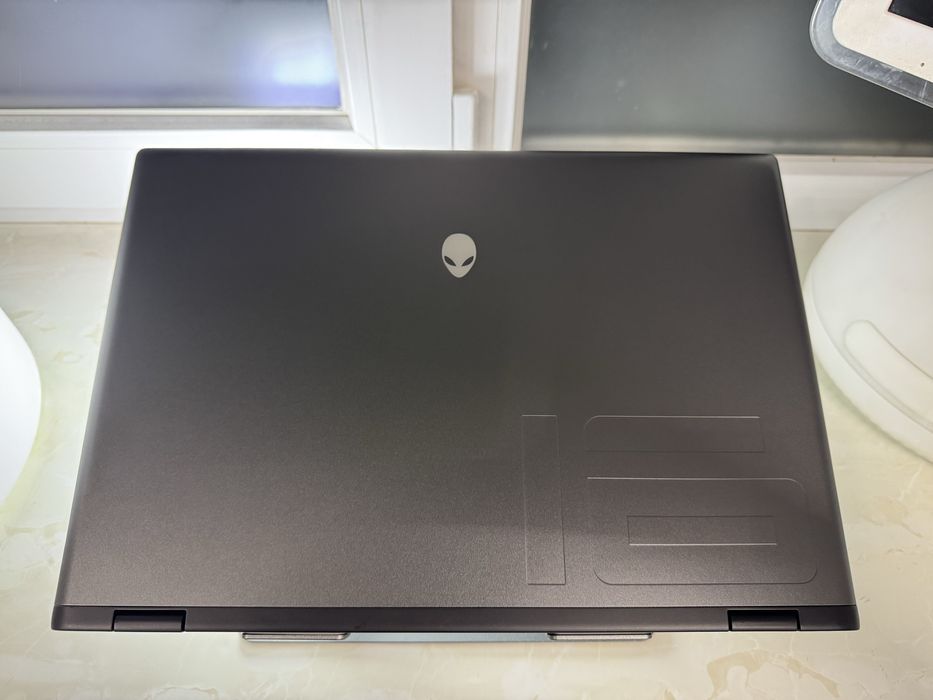 Ноутбук Alienware M16 R2 P130F 16" Intel Ultra 9/64ГБ/2ТБ SSD/RTX 4070