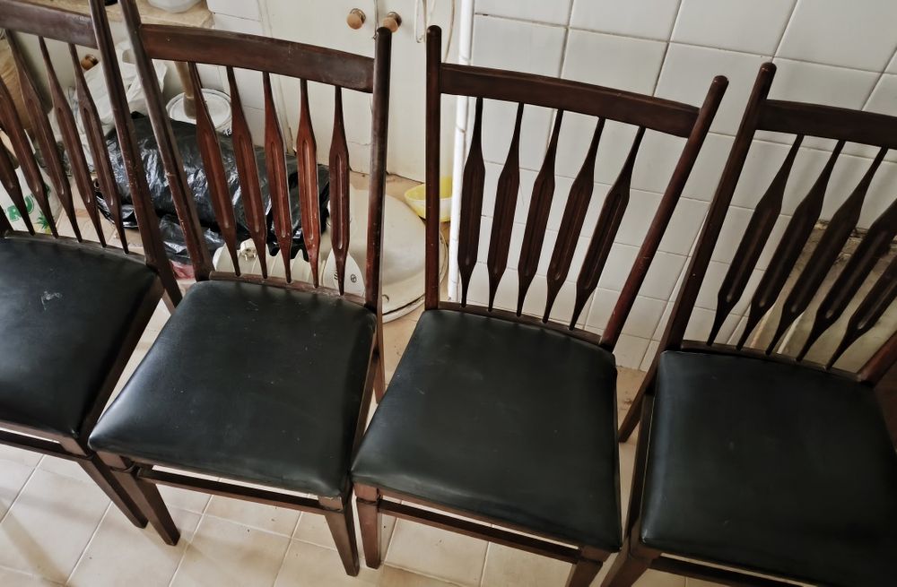 Quatro cadeiras de sala de jantar