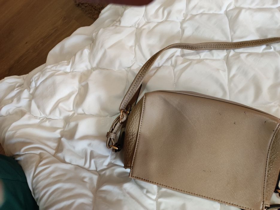 Torebka damska w kolorze beżowym