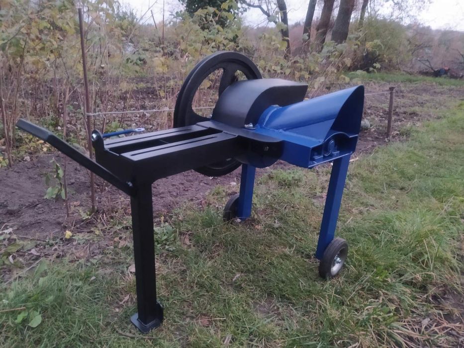 Шнековий подрібнювач гілок