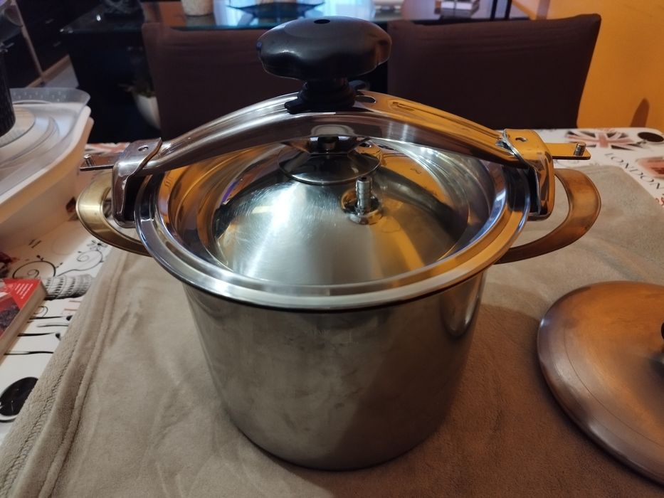 vendo panela  em bom estado.