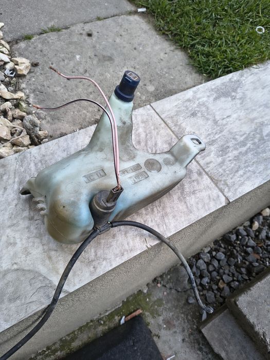 Spryskiwacz wycieraczek SW