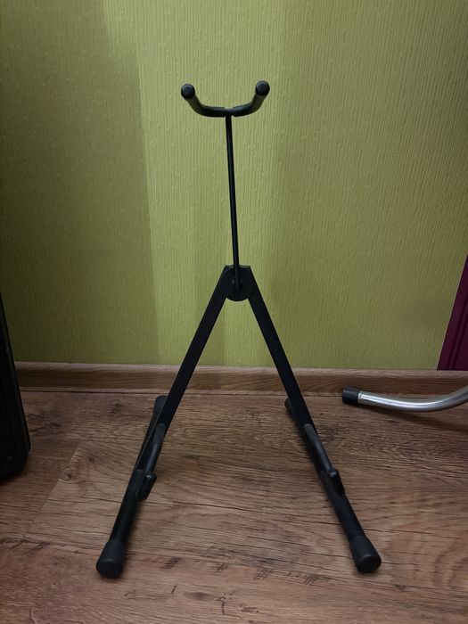stojak na gitare