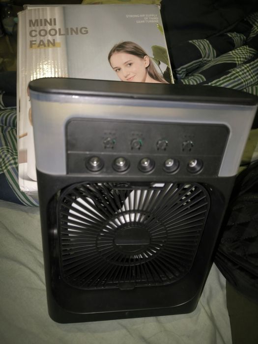 Ventoinha 3 em 1: Arrefecedor, Humidificador e Luz LED
