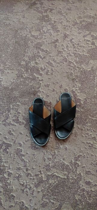 Шльопанці   Givenchy 38р