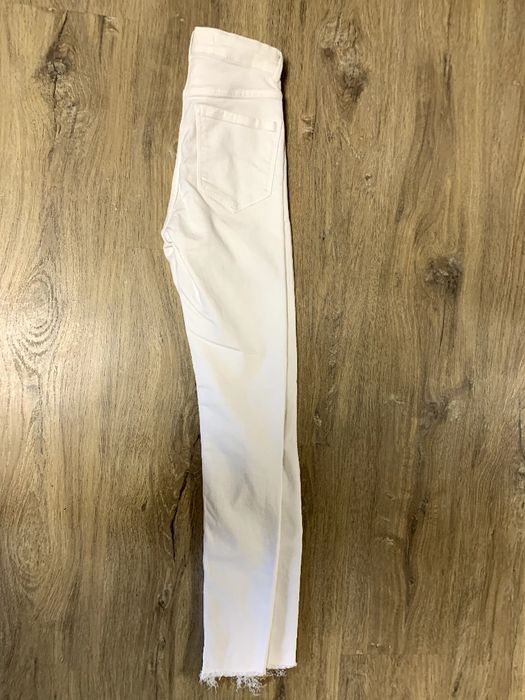 Джинси жіночі, білого кольору