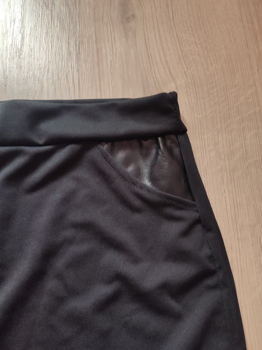 Czarna prosta spódniczka mini obcisła