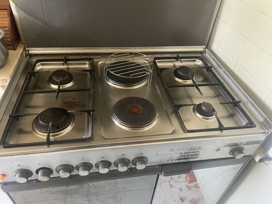 Fogão de 6 boca funciona perfeitamente