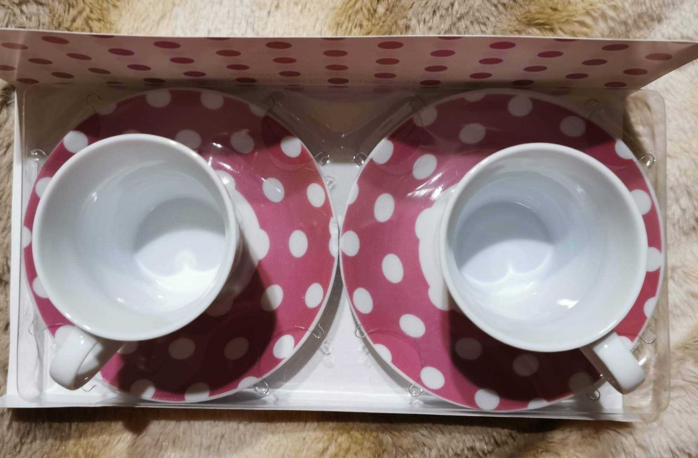 Ceramiczny komplet kawowy filiżanki z talerzykami