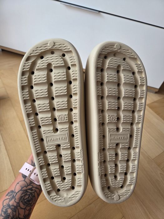 Klapki beżowe Hunter rozmiar 42