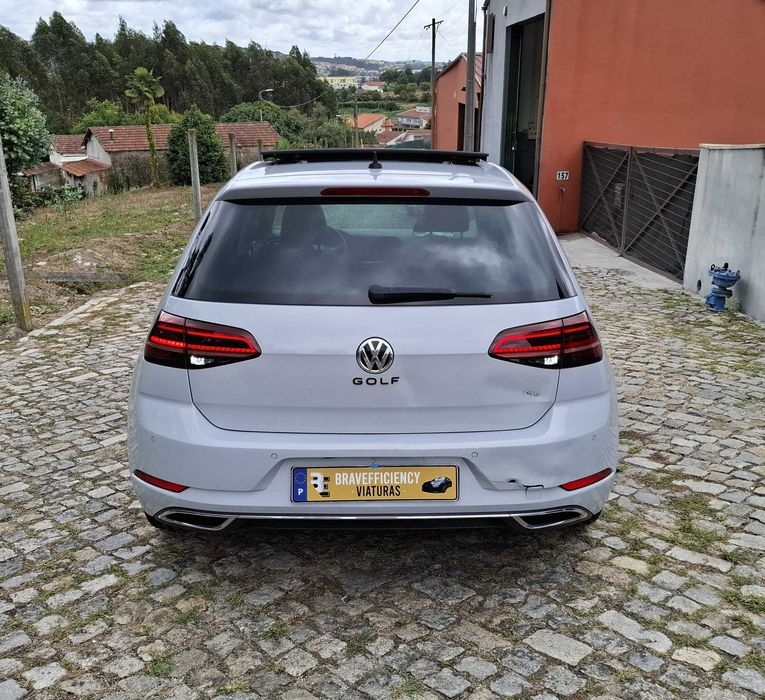VW Golf 7.5 2.0 TDI Highline (150CV) Apenas 161 Mil Kms Look R-Line de 2017