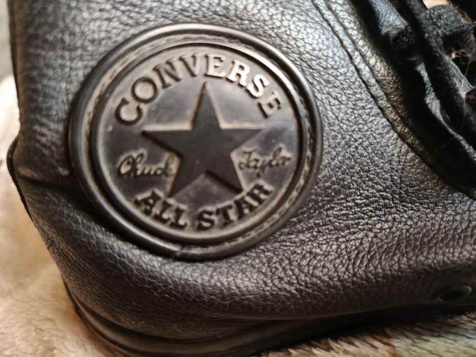 Оригінальні кросівки converse