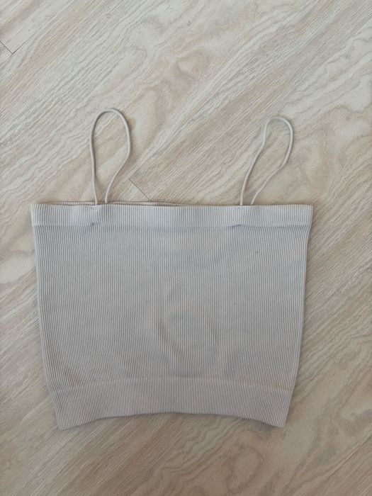 Білий топ на брительках