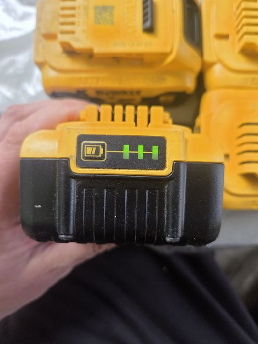 Dewalt 18v 5ah батареї роботчі 2025рік є кількість