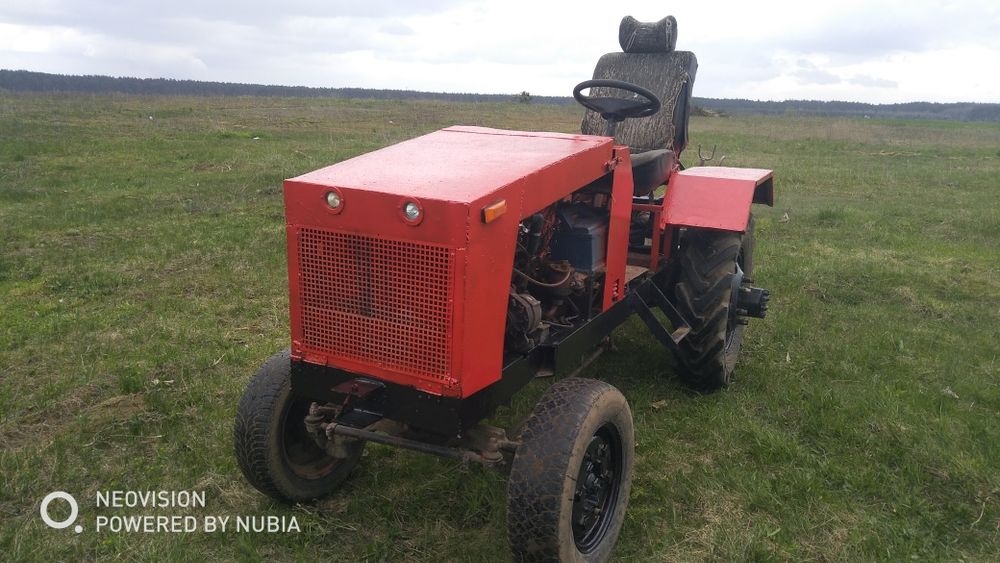 Скаладаю  саморобний тракторець