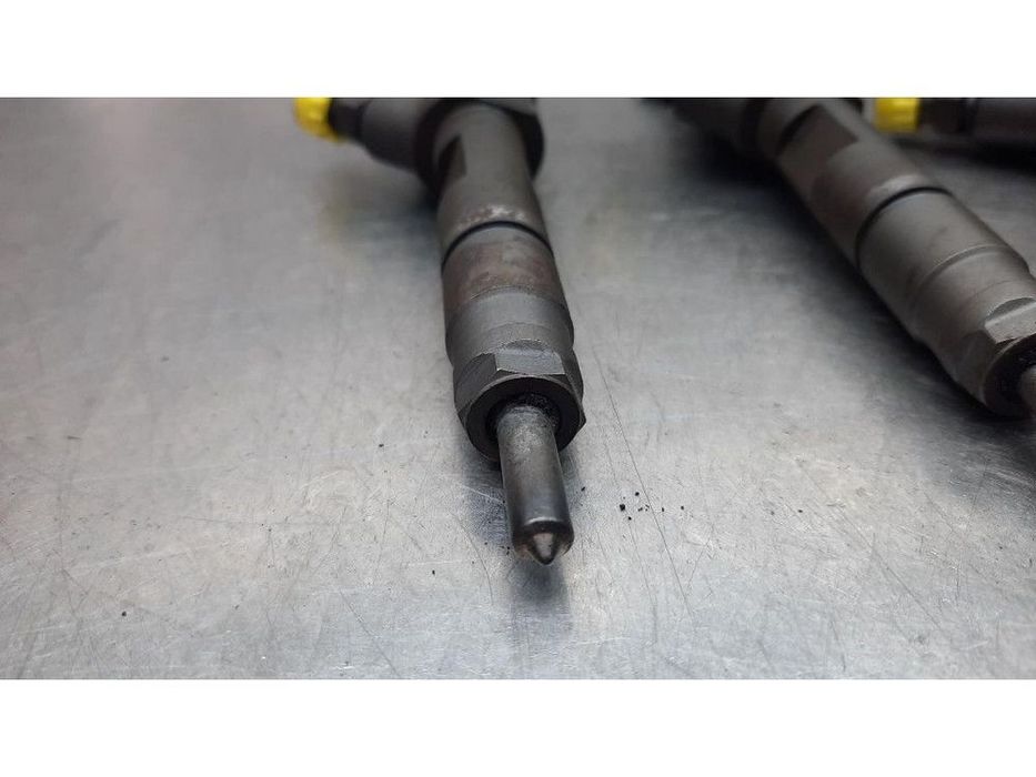 wtryskiwacze komplet 8200100272 renault volvo 1.9 dci